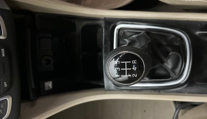 2015 Maruti Ciaz ZXI+, Petrol, Manual, 1,16,097 km, Gear Lever