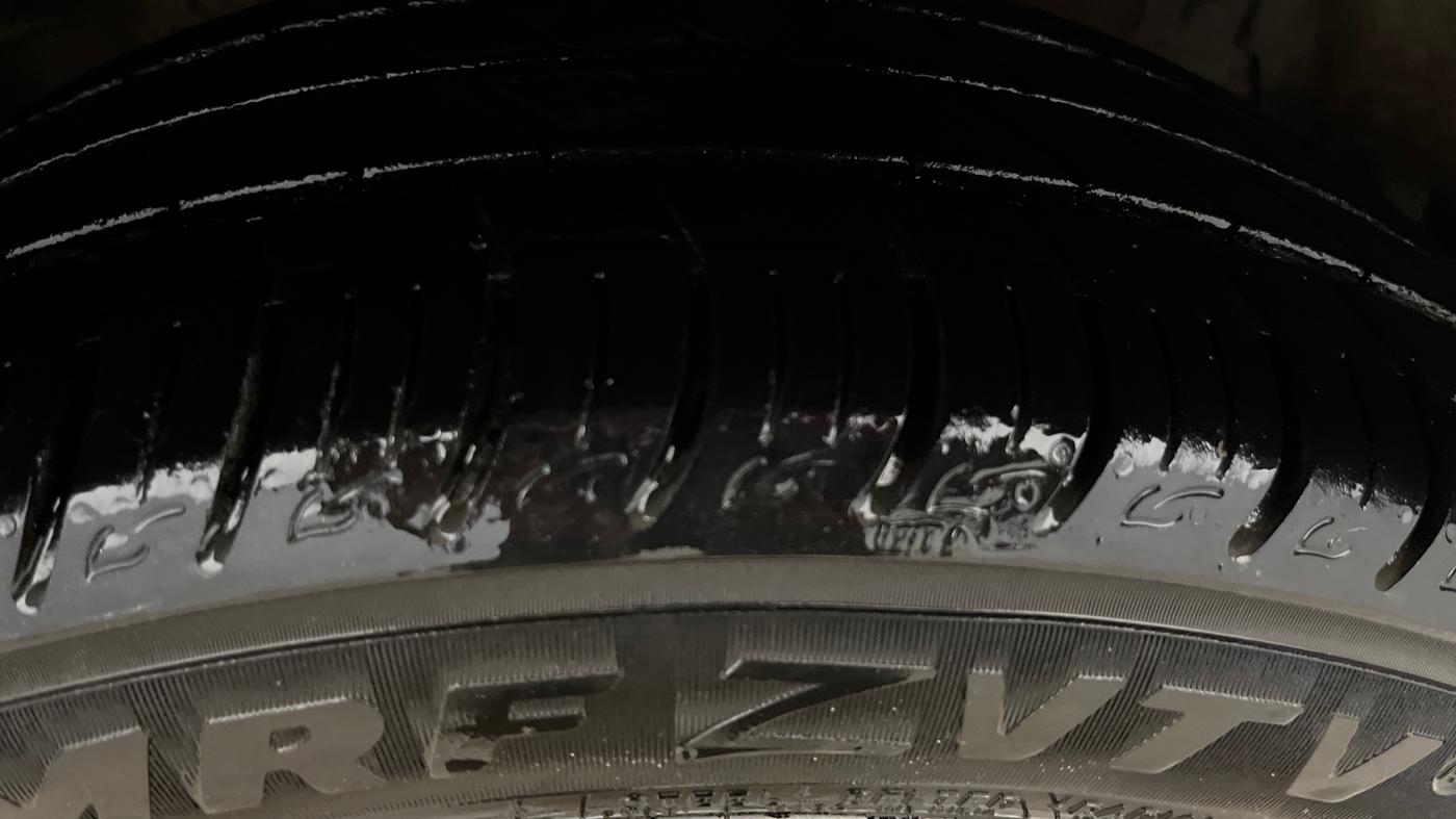 2015 Maruti Ciaz ZXI+, Petrol, Manual, 1,16,097 km, Right Front Tyre Tread