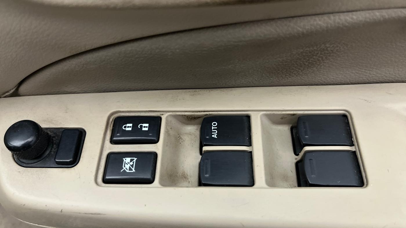 2015 Maruti Ciaz ZXI+, Petrol, Manual, 1,16,097 km, Driver Side Door Panels Control