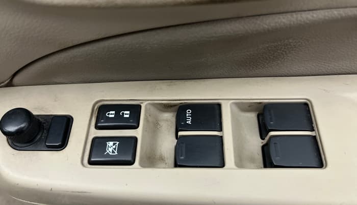 2015 Maruti Ciaz ZXI+, Petrol, Manual, 1,16,097 km, Driver Side Door Panels Control