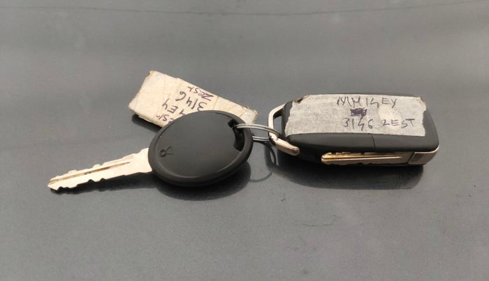 2015 Tata Zest XT PETROL, Petrol, Manual, 75,248 km, Key Close Up