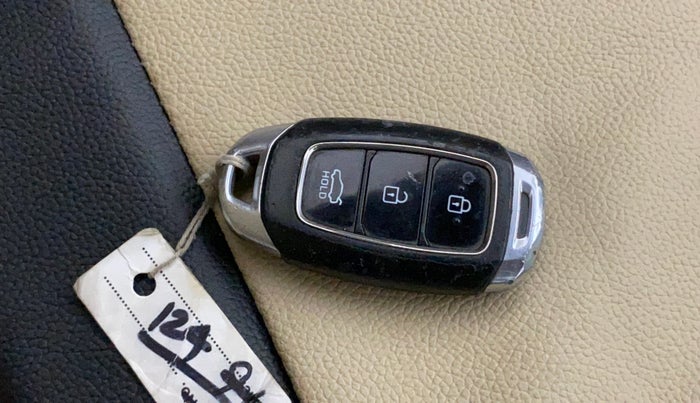 2019 Hyundai Verna 1.6 VTVT SX, Petrol, Manual, 70,488 km, Key Close Up
