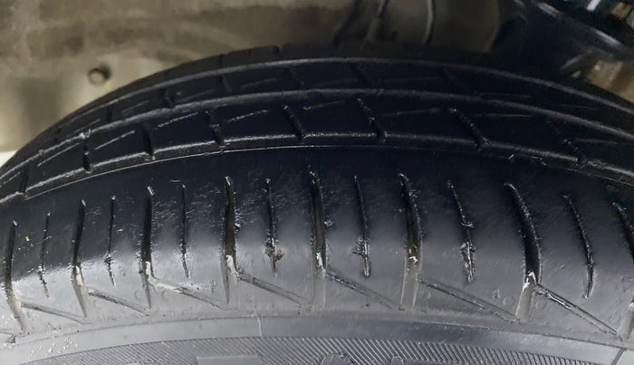 2020 Maruti Alto LXI, Petrol, Manual, 19,712 km, Left Front Tyre Tread