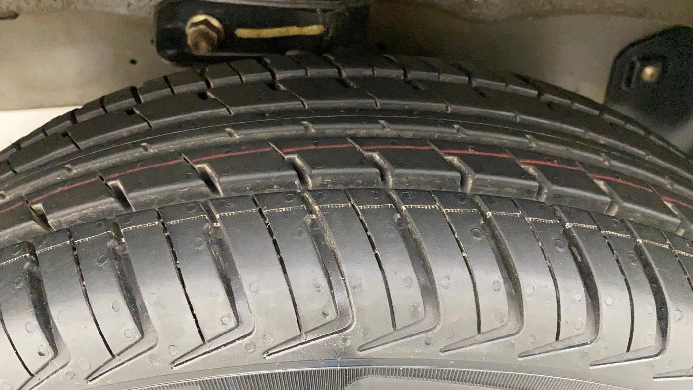 2017 Maruti Eeco 5 STR WITH A/C+HTR, Petrol, Manual, 43,158 km, Left Front Tyre Tread