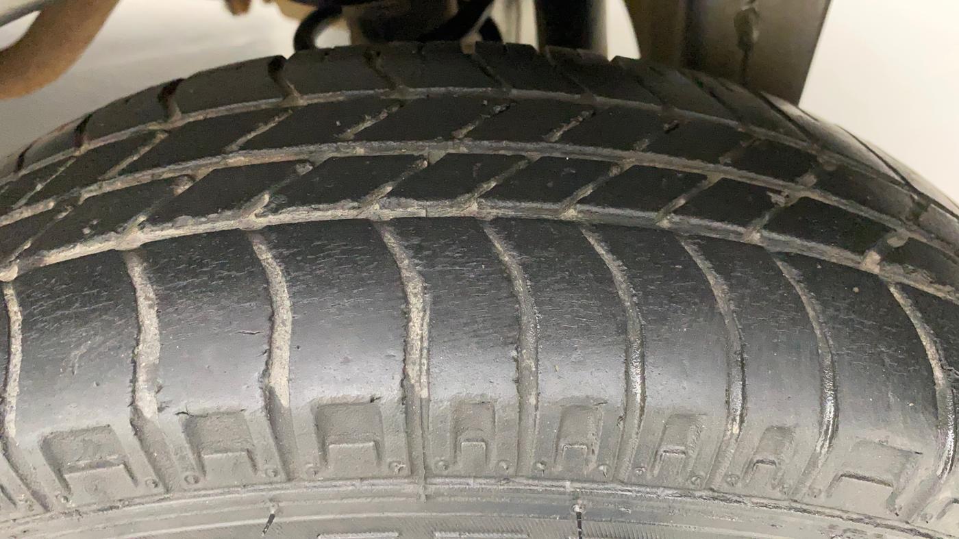 2017 Maruti Eeco 5 STR WITH A/C+HTR, Petrol, Manual, 43,158 km, Left Rear Tyre Tread