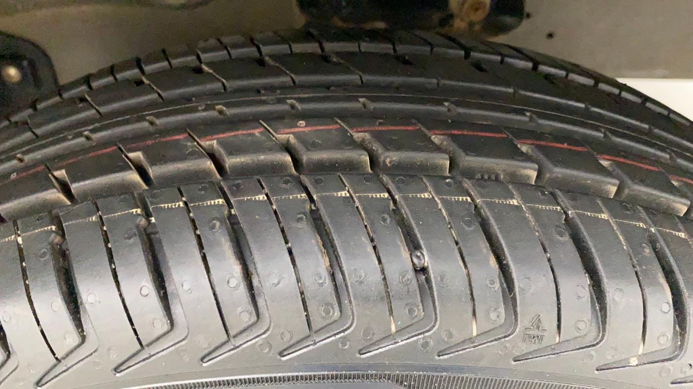 2017 Maruti Eeco 5 STR WITH A/C+HTR, Petrol, Manual, 43,158 km, Right Front Tyre Tread