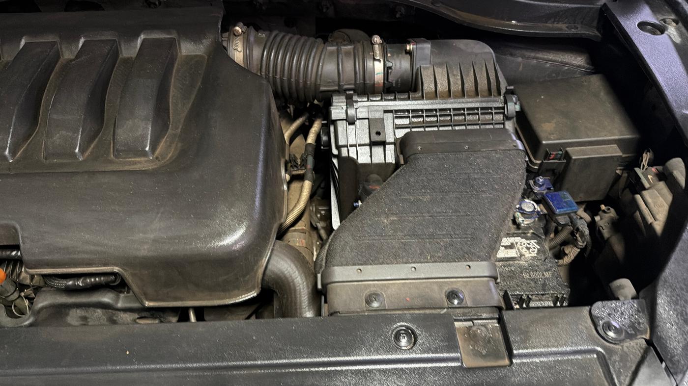 2022 Mahindra XUV700 AX 7 P AT 7 STR, Petrol, Automatic, 63,285 km, Engine View - Left