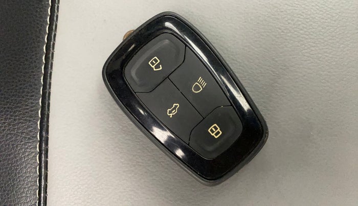 2022 Tata ALTROZ XZA, CNG, Automatic, 43,743 km, Key Close Up