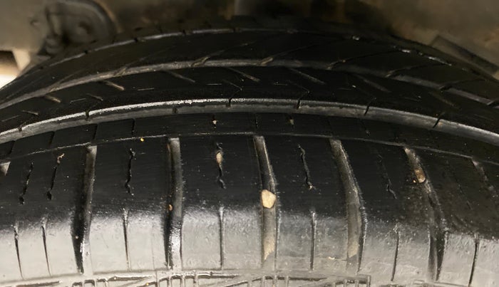 2017 Hyundai Grand i10 SPORTZ (O) 1.2 AT VTVT, Petrol, Automatic, 22,013 km, Right Rear Tyre Tread