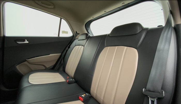 2017 Hyundai Grand i10 SPORTZ (O) 1.2 AT VTVT, Petrol, Automatic, 22,013 km, Right Side Rear Door Cabin