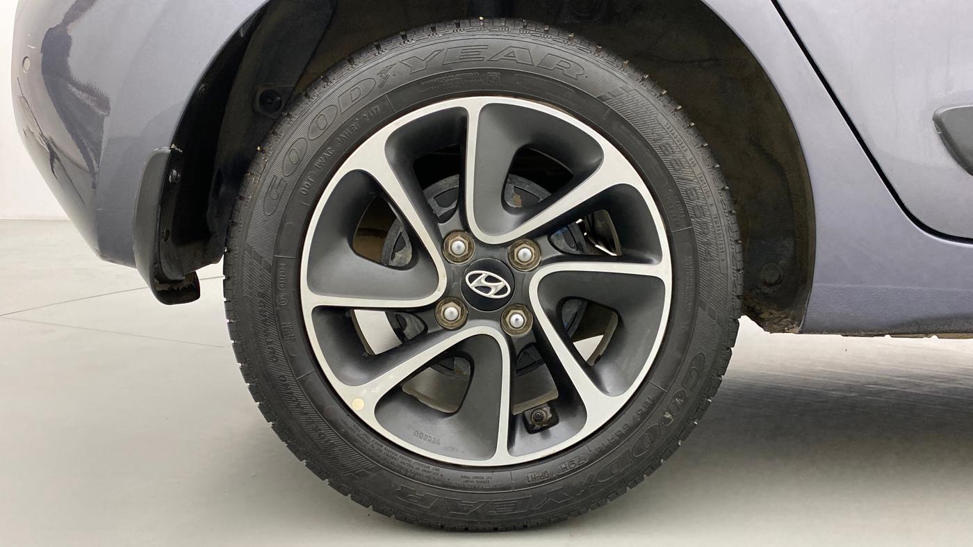 2017 Hyundai Grand i10 SPORTZ (O) 1.2 AT VTVT, Petrol, Automatic, 22,013 km, Right Rear Wheel