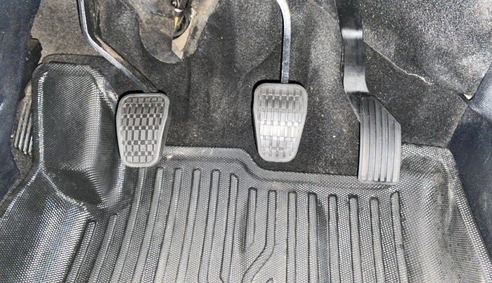 2022 Tata NEXON XZ PLUS (PREMIUM) KAZIRANGA DIESEL, Diesel, Manual, 57,219 km, Pedals