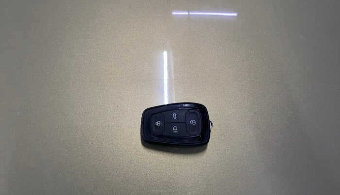 2022 Tata NEXON XZ PLUS (PREMIUM) KAZIRANGA DIESEL, Diesel, Manual, 57,219 km, Key Close Up