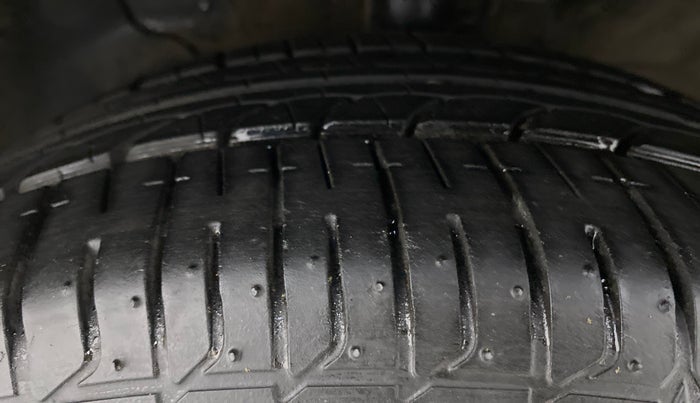 2017 Hyundai Verna 1.6 SX VTVT (O), Petrol, Manual, 44,946 km, Left Front Tyre Tread