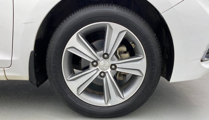 2017 Hyundai Verna 1.6 SX VTVT (O), Petrol, Manual, 44,946 km, Right Front Wheel