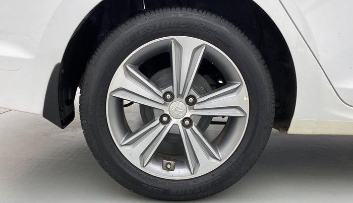 2017 Hyundai Verna 1.6 SX VTVT (O), Petrol, Manual, 44,946 km, Right Rear Wheel
