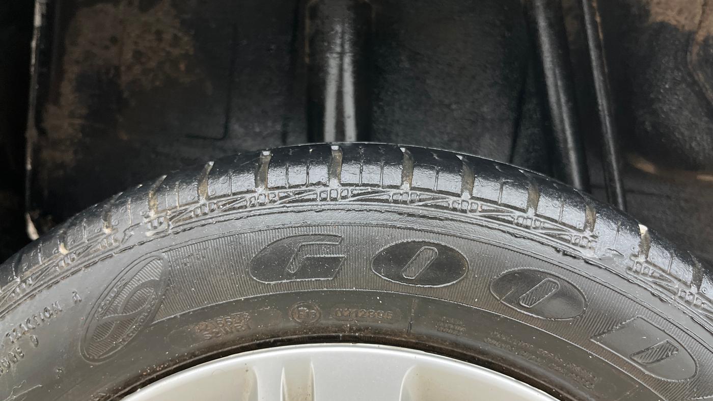 2017 Datsun Redi Go T (O), Petrol, Manual, 64,124 km, Right Rear Tyre Tread