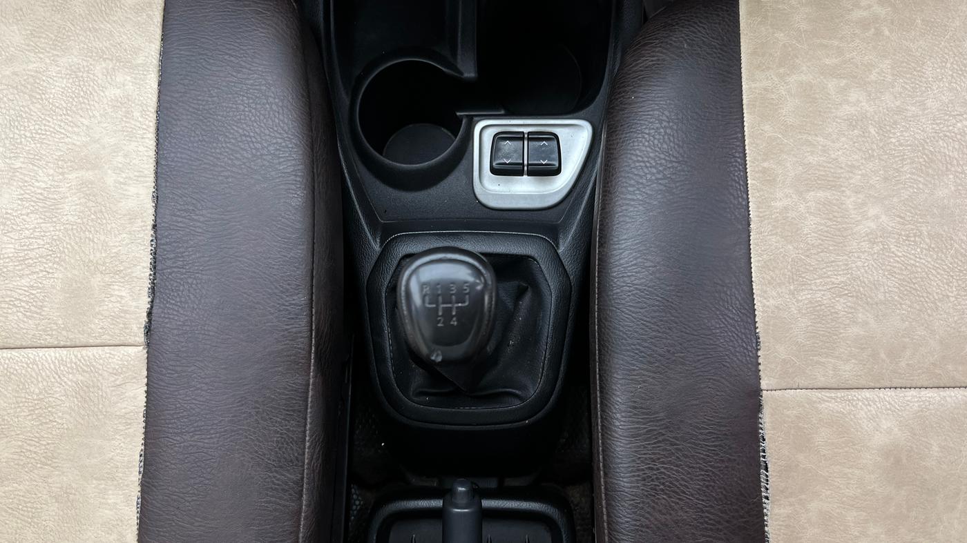 2017 Datsun Redi Go T (O), Petrol, Manual, 64,124 km, Gear Lever