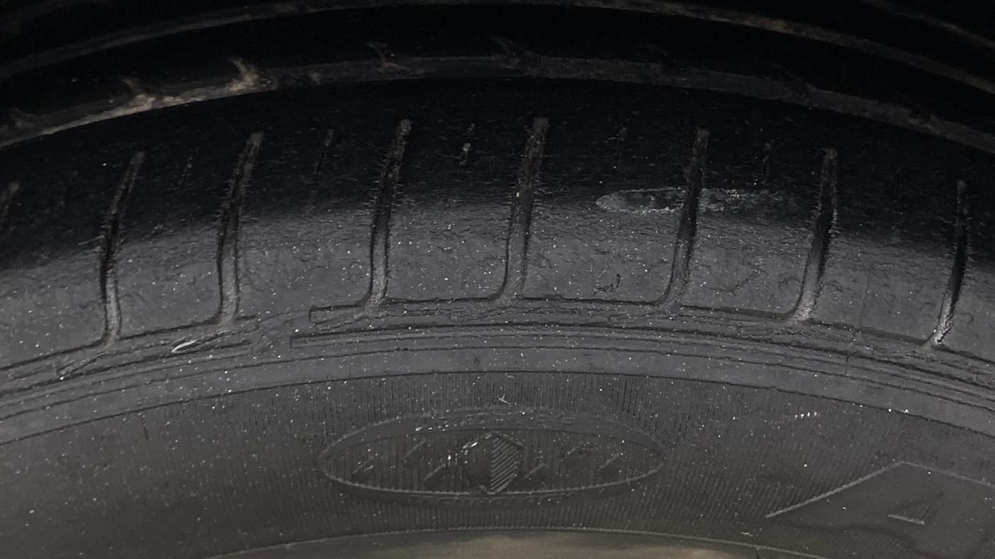 2015 Maruti Swift Dzire ZXI, Petrol, Manual, 1,08,689 km, Right Rear Tyre Tread