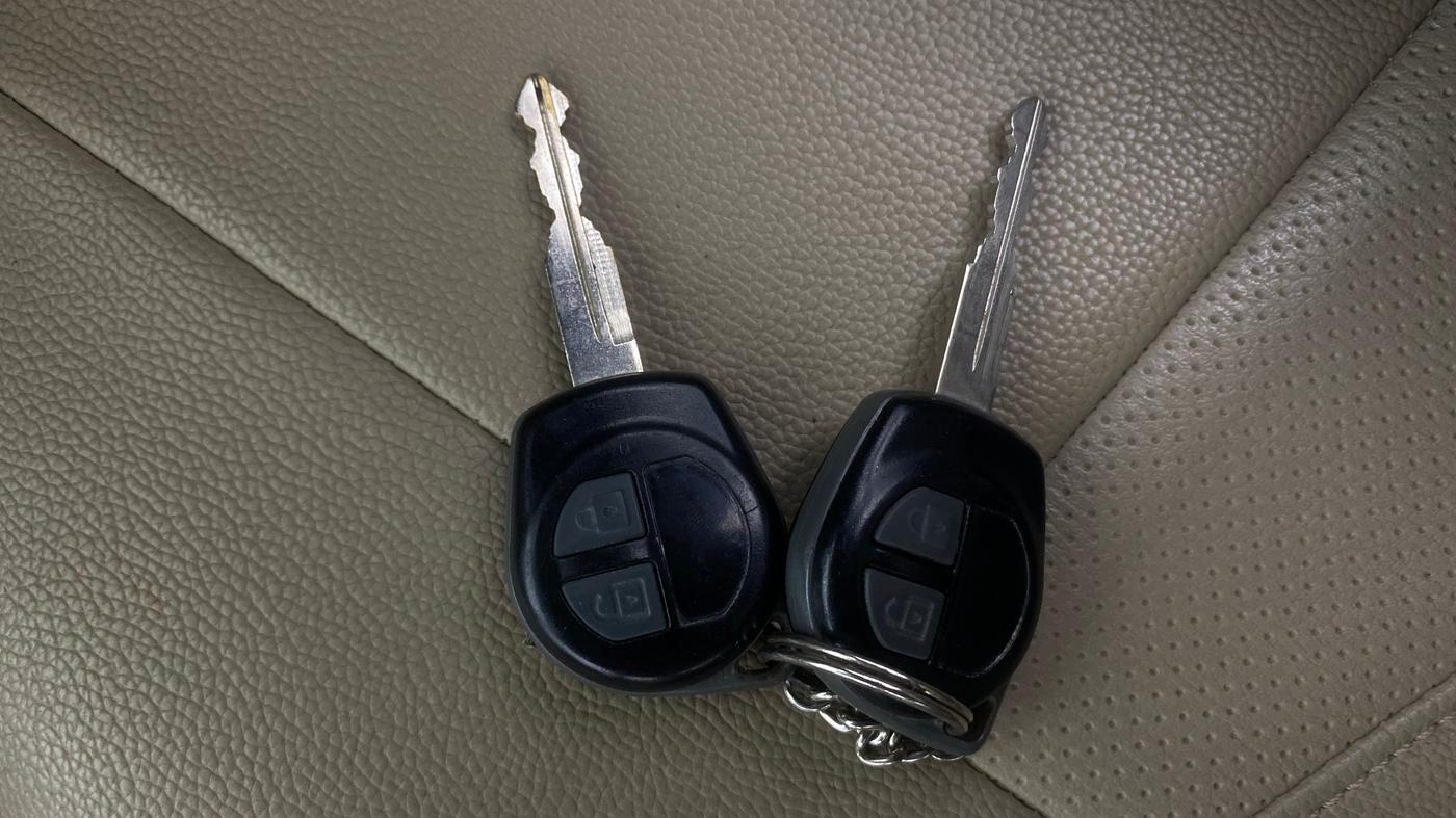 2015 Maruti Swift Dzire ZXI, Petrol, Manual, 1,08,689 km, Key Close Up