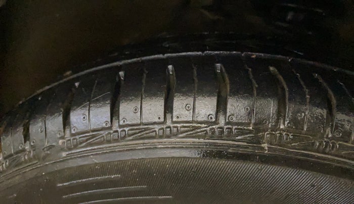 2016 Maruti Alto K10 LXI, Petrol, Manual, 48,023 km, Right Front Tyre Tread