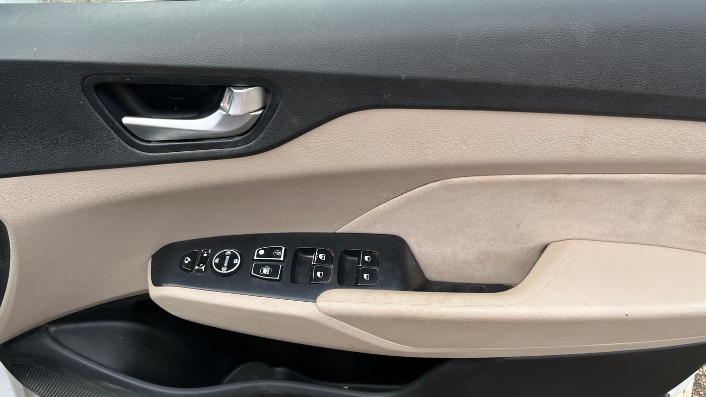 2019 Hyundai Verna 1.6 VTVT SX, Petrol, Manual, 59,233 km, Driver Side Door Panels Control