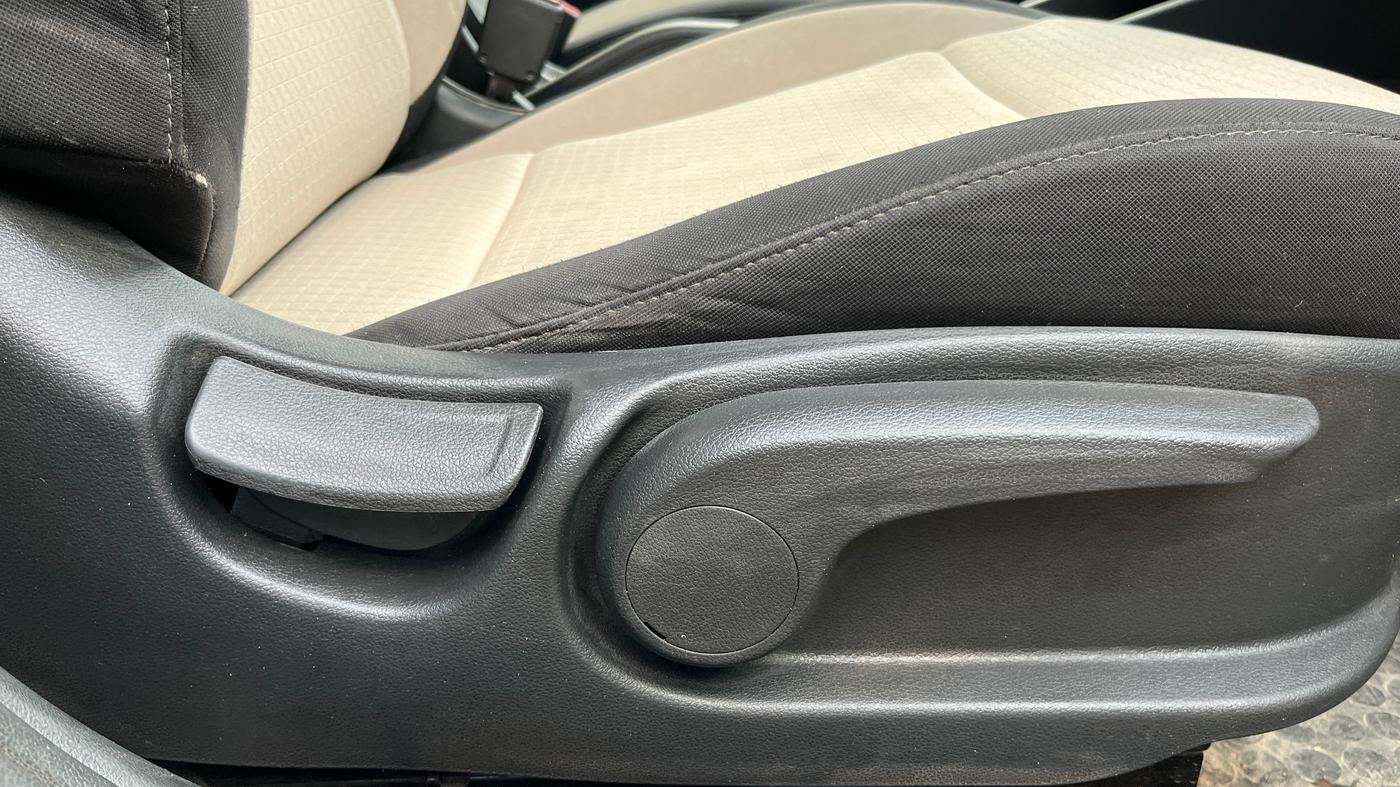 2019 Hyundai Verna 1.6 VTVT SX, Petrol, Manual, 59,233 km, Driver Side Adjustment Panel