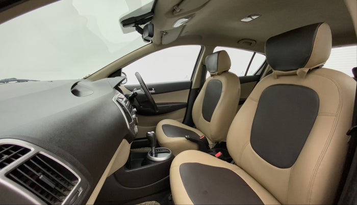 2012 Hyundai i20 SPORTZ 1.2, Petrol, Manual, 1,06,394 km, Right Side Front Door Cabin