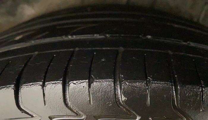 2012 Hyundai i20 SPORTZ 1.2, Petrol, Manual, 1,06,394 km, Right Rear Tyre Tread