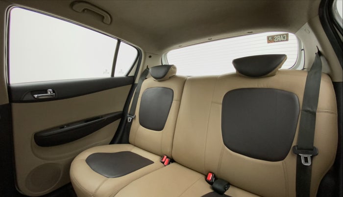 2012 Hyundai i20 SPORTZ 1.2, Petrol, Manual, 1,06,394 km, Right Side Rear Door Cabin