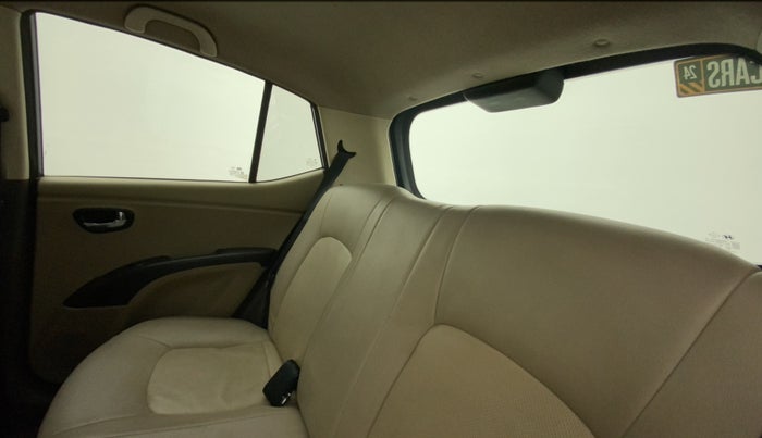 2011 Hyundai i10 MAGNA 1.2, Petrol, Manual, 1,14,722 km, Right Side Rear Door Cabin