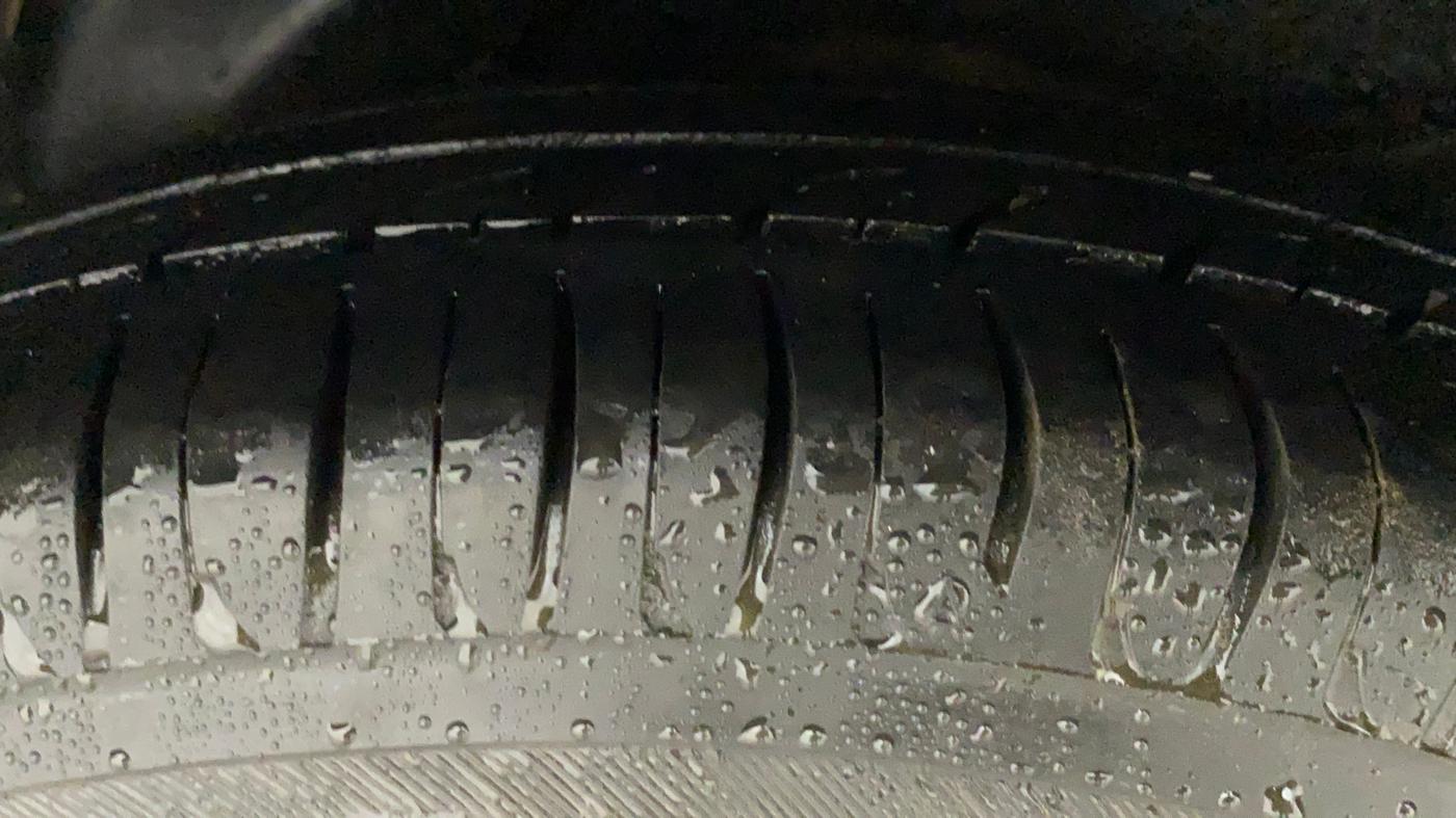 2011 Hyundai i10 MAGNA 1.2, Petrol, Manual, 1,14,722 km, Left Rear Tyre Tread