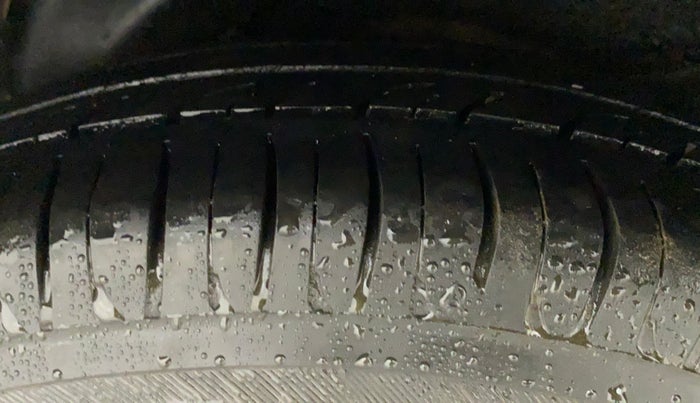 2011 Hyundai i10 MAGNA 1.2, Petrol, Manual, 1,14,722 km, Left Rear Tyre Tread
