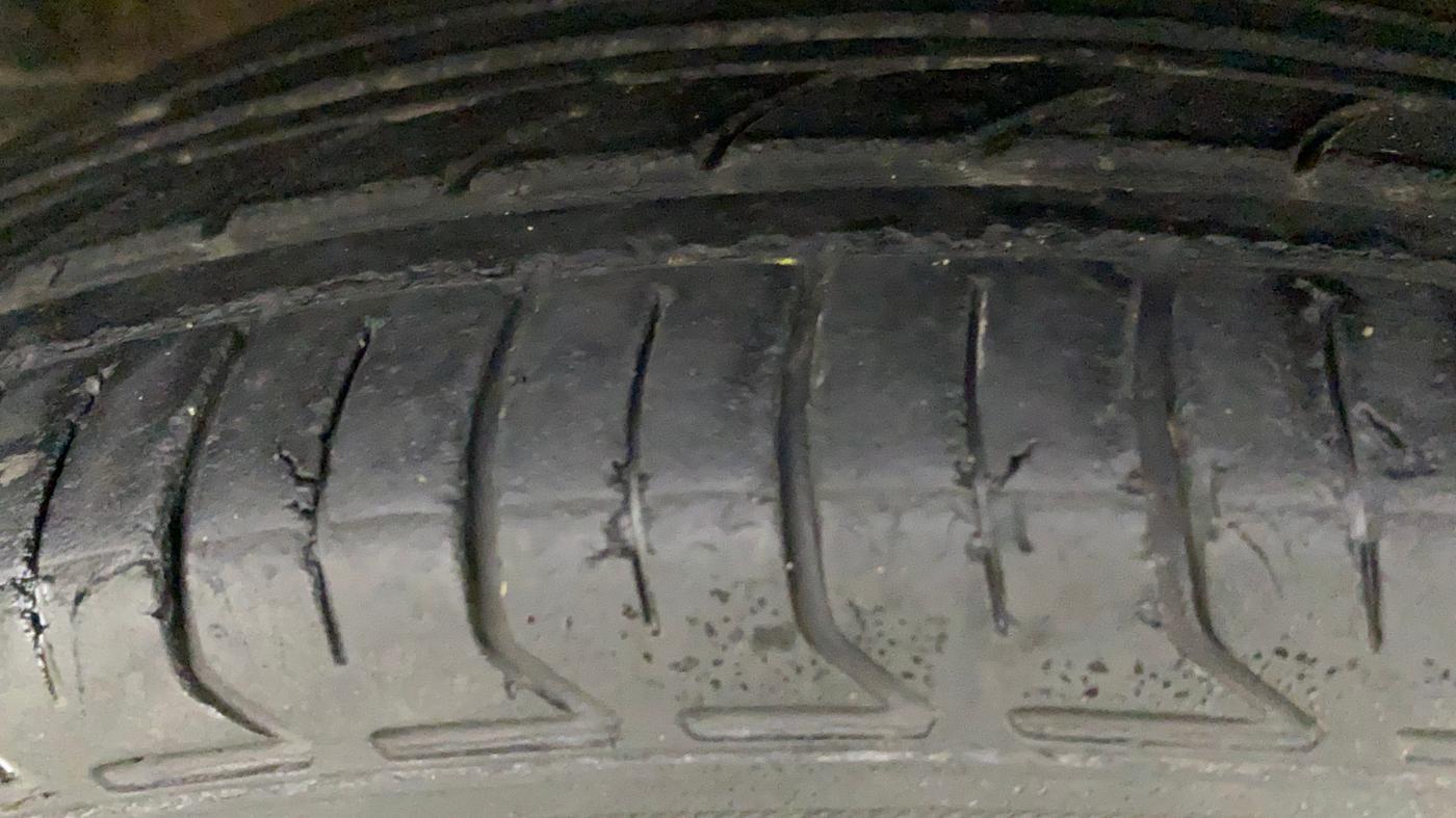 2014 Honda Amaze 1.2L I-VTEC S AT, Petrol, Automatic, 65,075 km, Left Front Tyre Tread