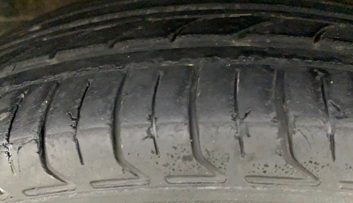 2014 Honda Amaze 1.2L I-VTEC S AT, Petrol, Automatic, 65,075 km, Left Front Tyre Tread