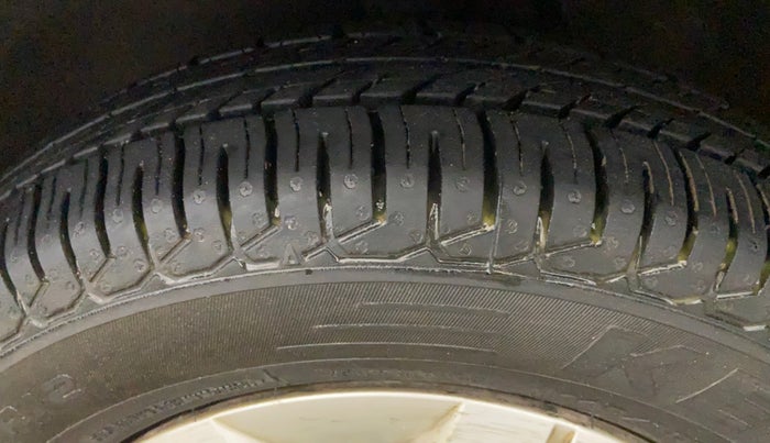 2018 Maruti Alto 800 LXI, Petrol, Manual, 32,262 km, Left Front Tyre Tread