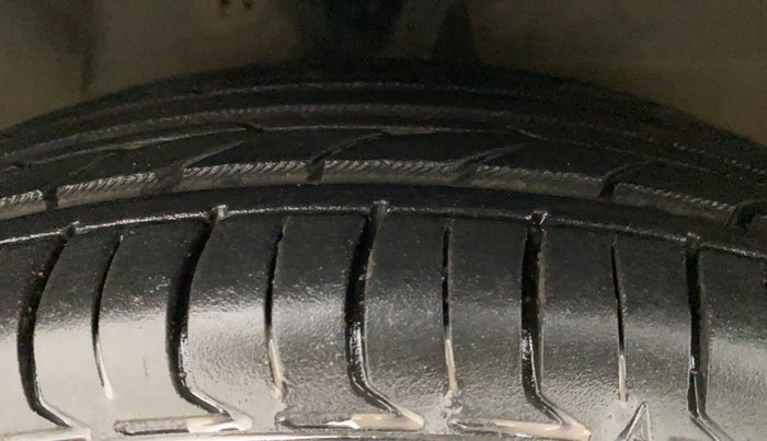 2012 Hyundai i10 ERA 1.1, Petrol, Manual, 1,16,020 km, Right Front Tyre Tread