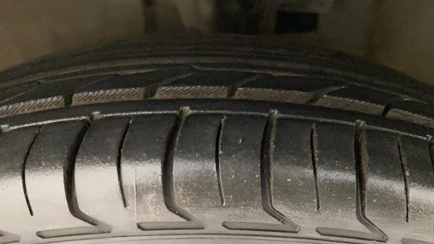 2012 Hyundai i10 ERA 1.1, Petrol, Manual, 1,16,020 km, Left Front Tyre Tread