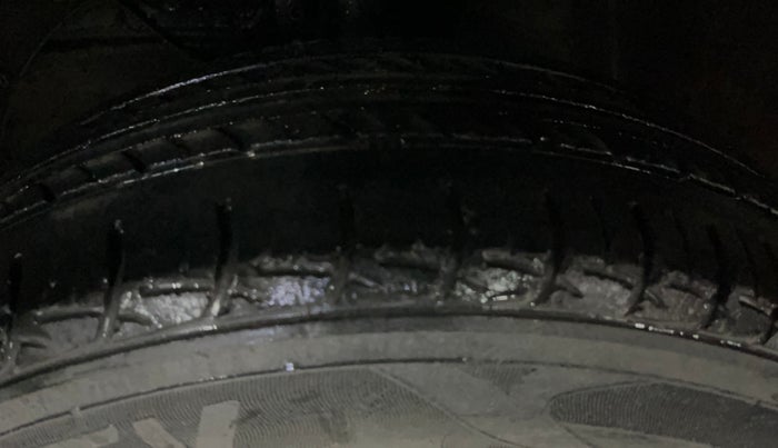 2017 Maruti Baleno DELTA PETROL 1.2, Petrol, Manual, 66,674 km, Left Front Tyre Tread