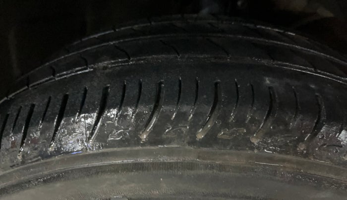 2017 Maruti Baleno DELTA PETROL 1.2, Petrol, Manual, 66,674 km, Right Front Tyre Tread