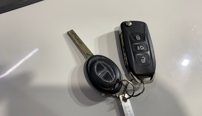 2022 Tata Tiago XZ PLUS PETROL, Petrol, Manual, 14,948 km, Key Close Up