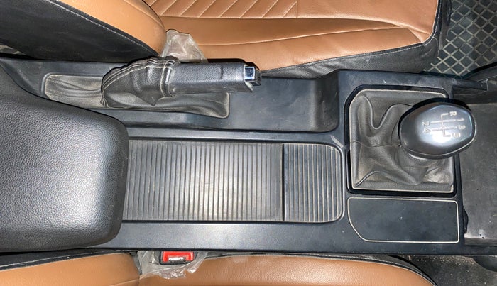 2021 Renault Kiger RXL MT, Petrol, Manual, 44,048 km, Gear Lever