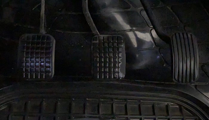 2017 Tata Tiago XE PETROL, Petrol, Manual, 99,366 km, Pedals