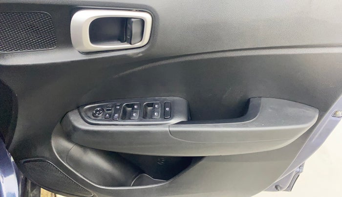 2022 Hyundai VENUE SX PLUS 1.0 TURBO DCT, Petrol, Automatic, 39,567 km, Driver Side Door Panels Control