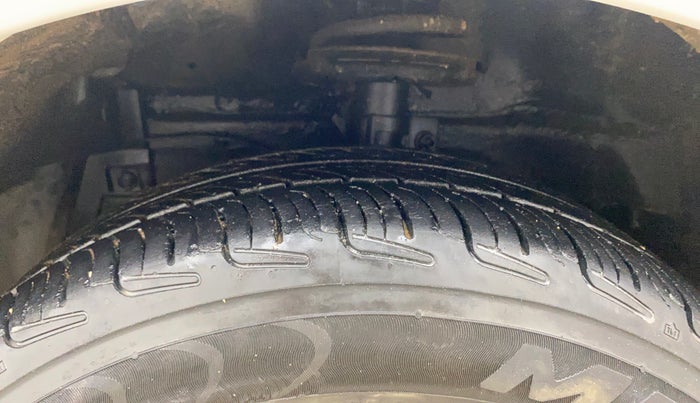 2015 Maruti Swift ZXI, Petrol, Manual, 55,423 km, Left Front Tyre Tread