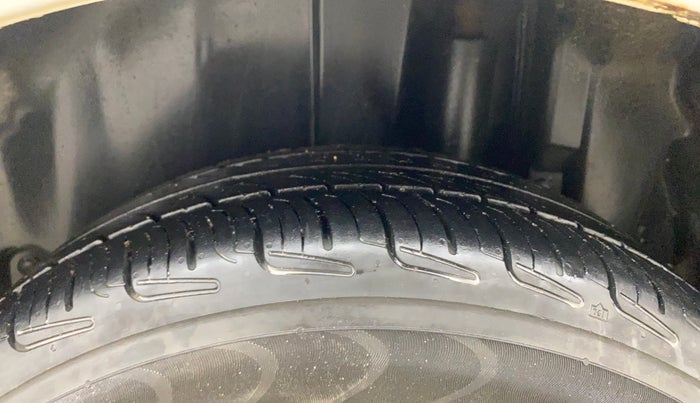 2015 Maruti Swift ZXI, Petrol, Manual, 55,423 km, Left Rear Tyre Tread