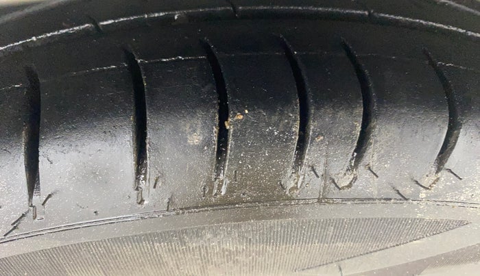 2013 Hyundai i10 MAGNA 1.2, Petrol, Manual, 95,448 km, Right Front Tyre Tread