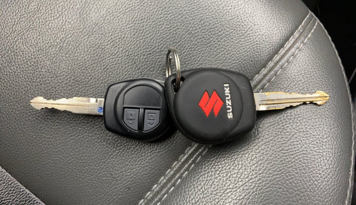 2017 Maruti Swift VXI, Petrol, Manual, 68,694 km, Key Close Up