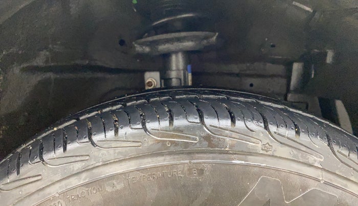 2017 Maruti Swift VXI, Petrol, Manual, 68,694 km, Right Front Tyre Tread