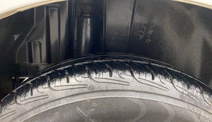 2017 Maruti Swift VXI, Petrol, Manual, 68,694 km, Right Rear Tyre Tread